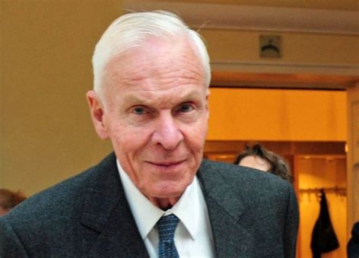 August von Finck junior Fortune